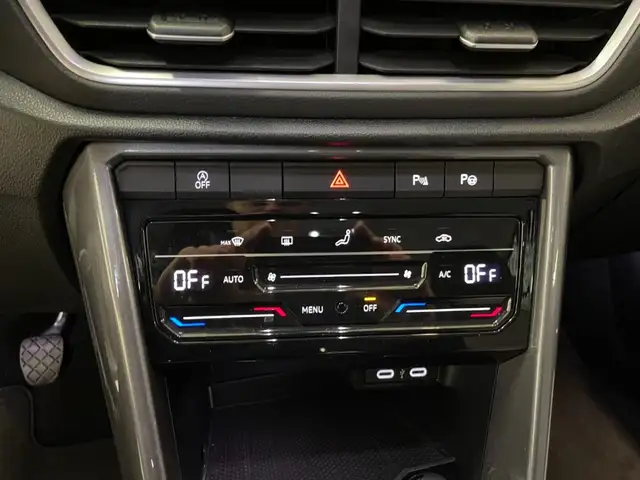 Volkswagen T-Roc view 13