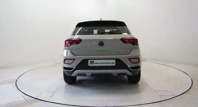 Volkswagen T-Roc view 4