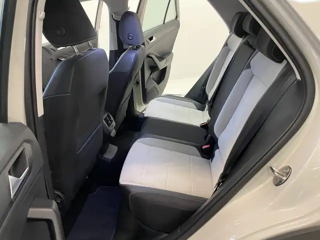 Volkswagen T-Roc view 7