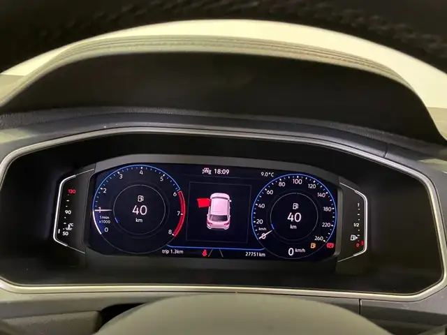 Volkswagen T-Roc view 5
