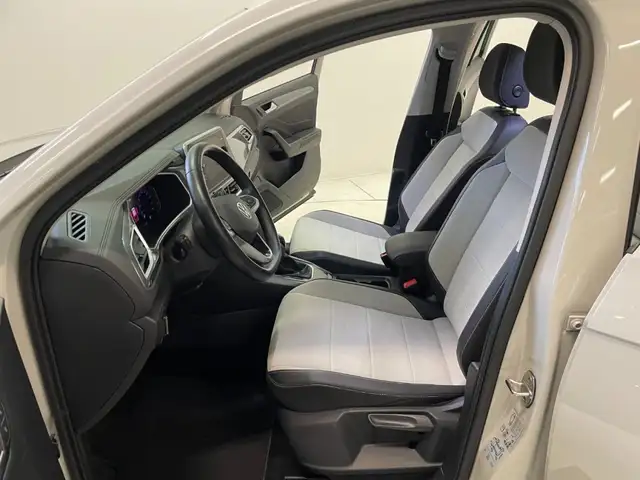 Volkswagen T-Roc view 6