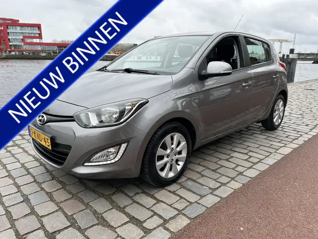 Hyundai i20 1.2i i-Deal 5 deurs airco keurige auto