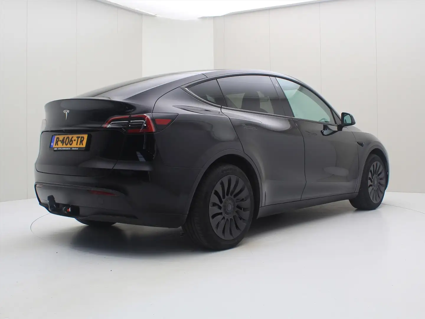 Tesla Model Y Standard RWD Plus 351pk [ TREKHAAK+LFP ACCU+AUTOPI Zwart - 2