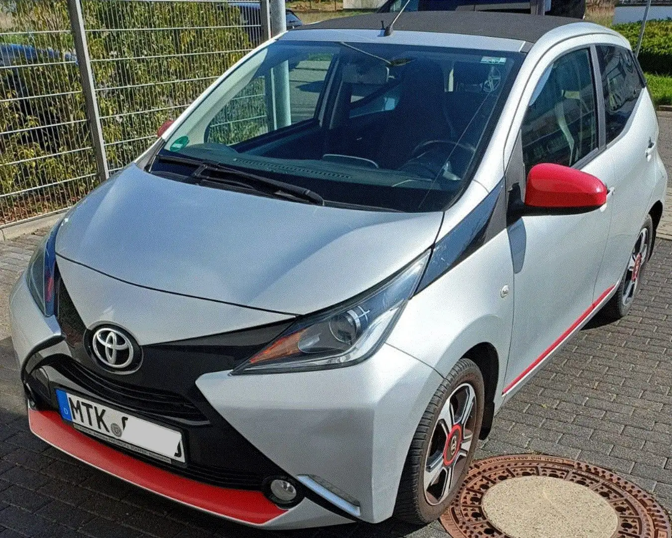 Toyota Aygo Aygo 5-Türer x-wave Silber - 2