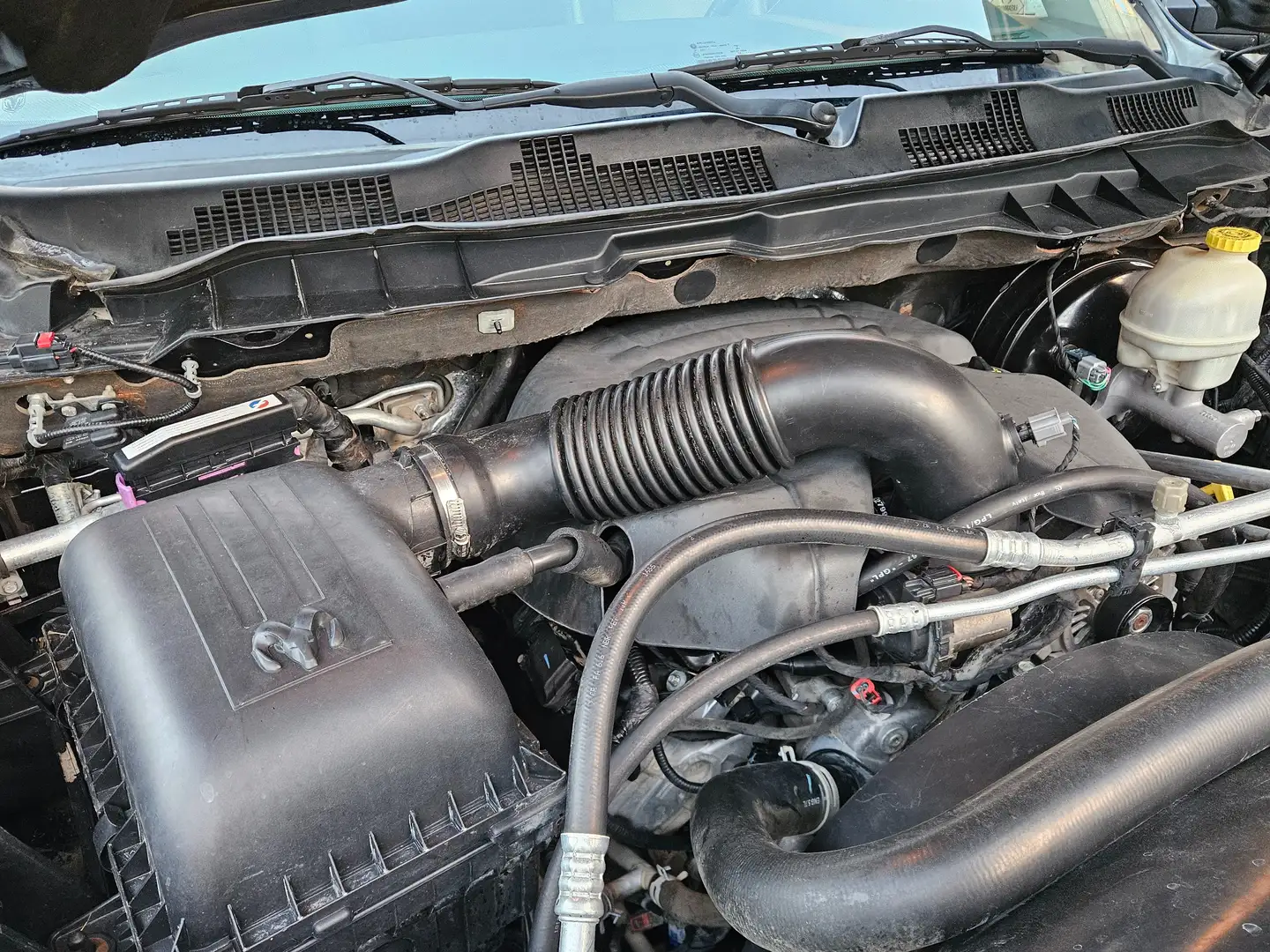 RAM 1500 Sport Šedá - 2