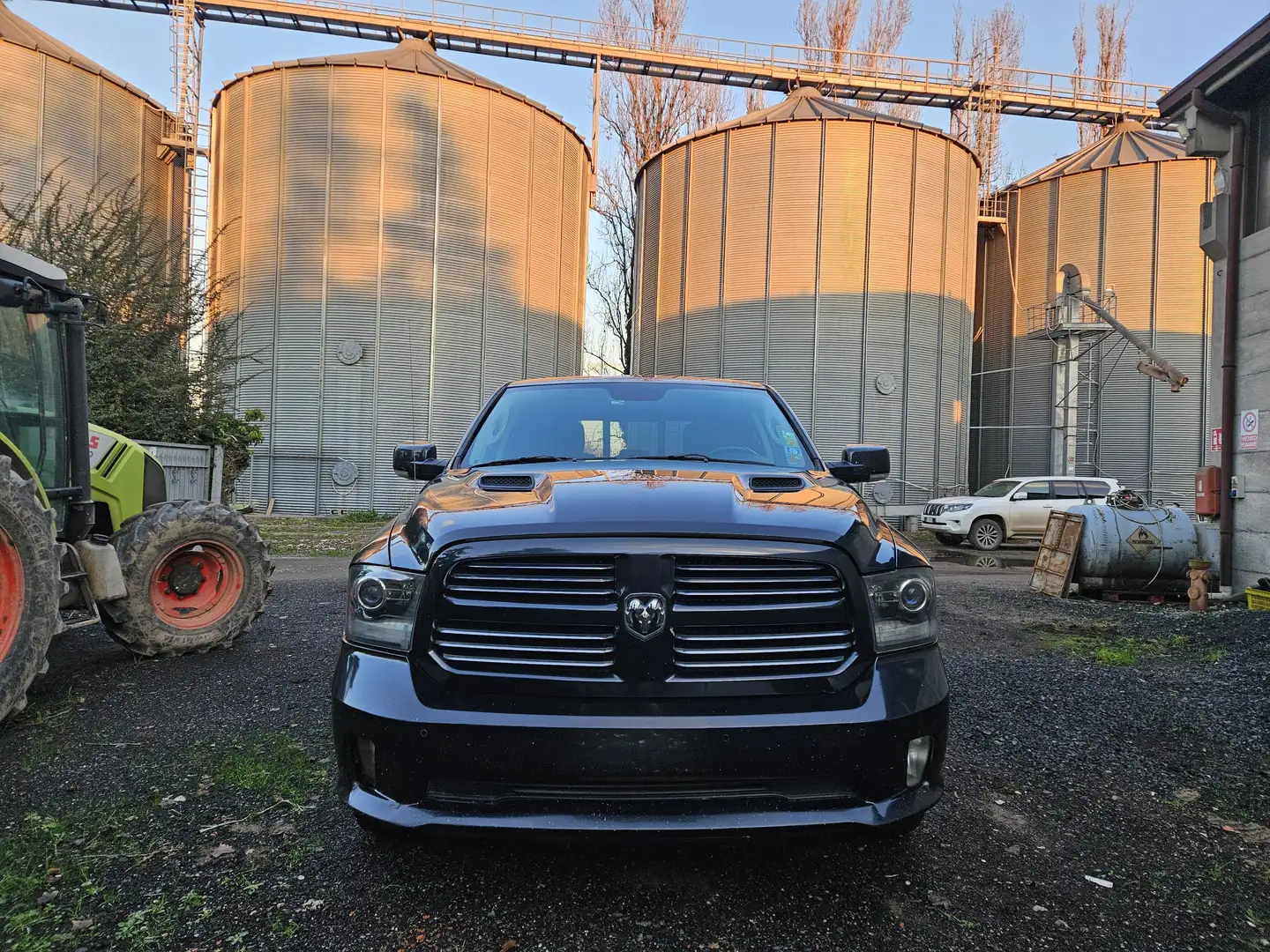 RAM 1500 Sport Šedá - 1