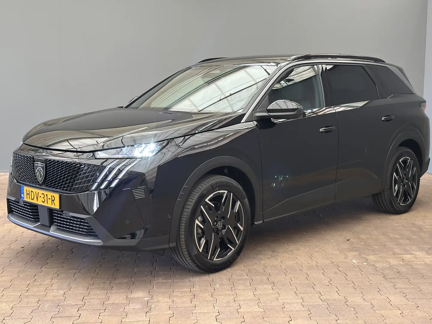 Peugeot 5008 1.2 Hybrid 136 Allure | Achteruitrijcamera | Airco Zwart - 1