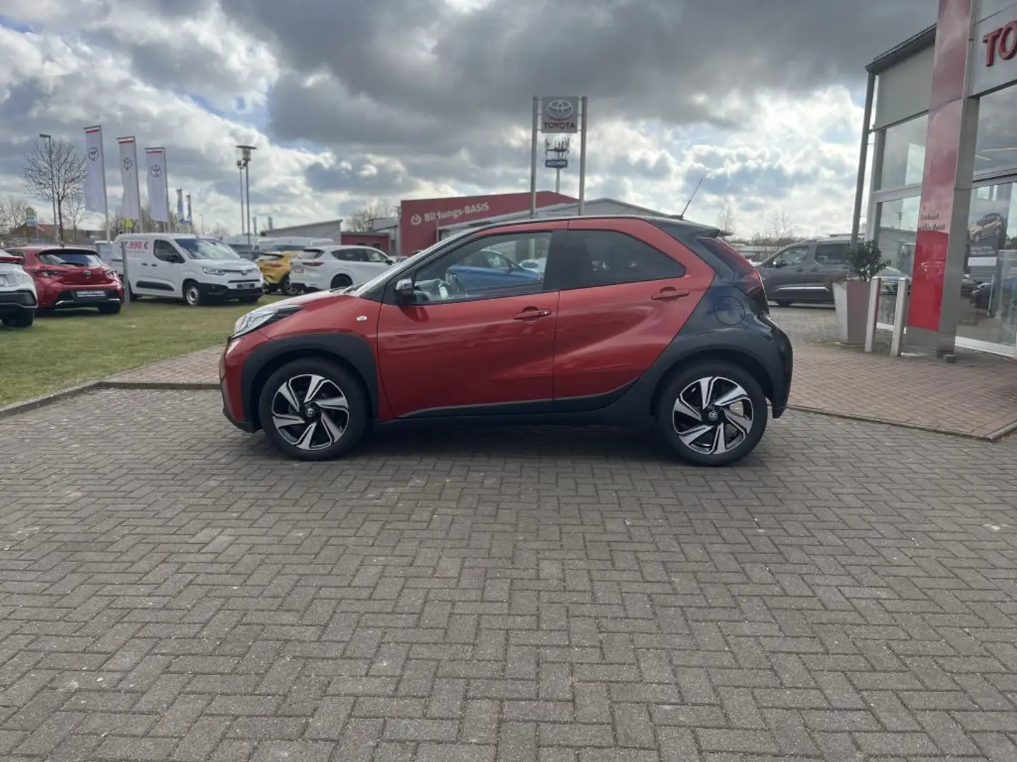 Toyota Aygo X Pulse Rojo - 2