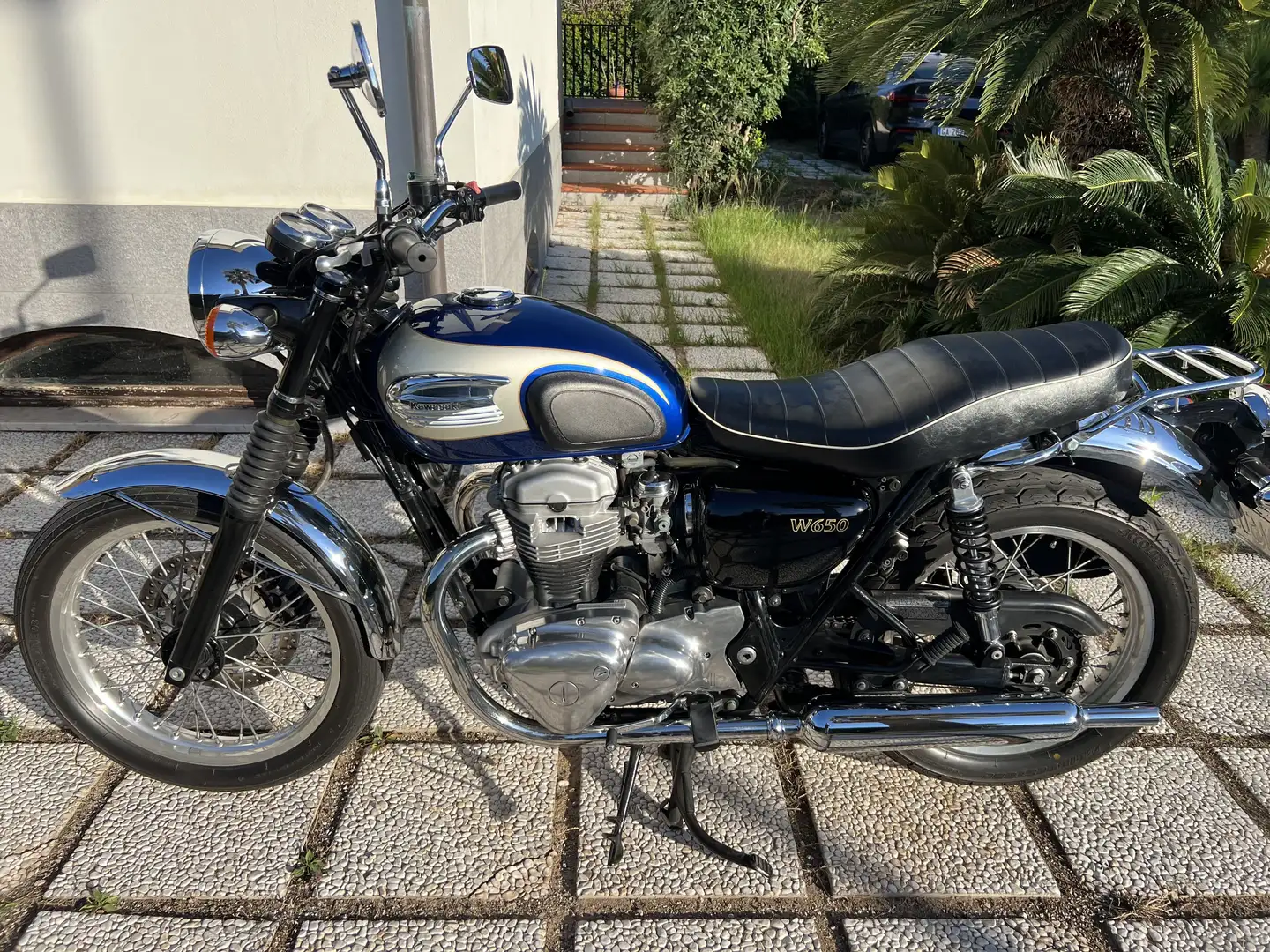 Kawasaki W 650 plava - 1