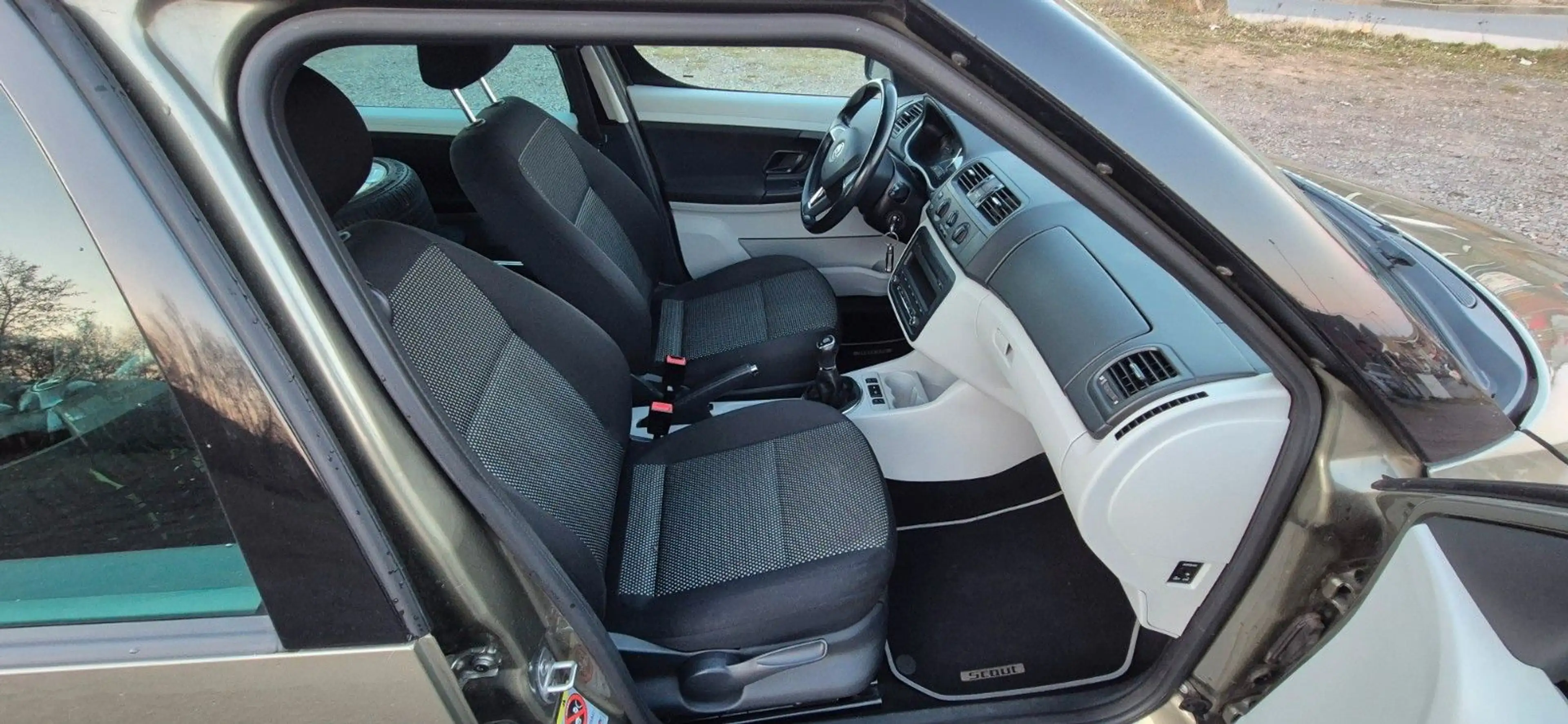 Skoda Roomster 1.6l TDI 66kW Scout Plus Edition — photo 10