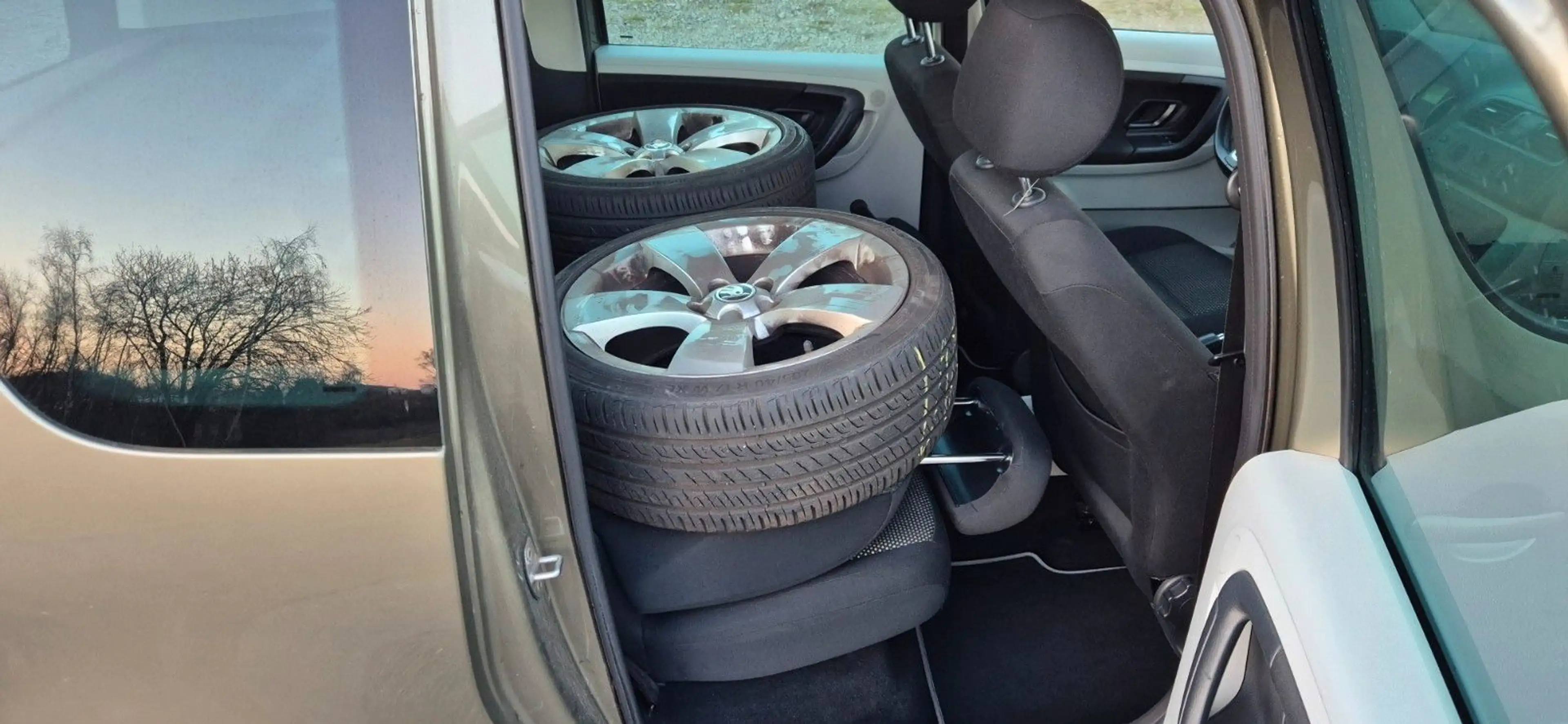 Skoda Roomster 1.6l TDI 66kW Scout Plus Edition — photo 5