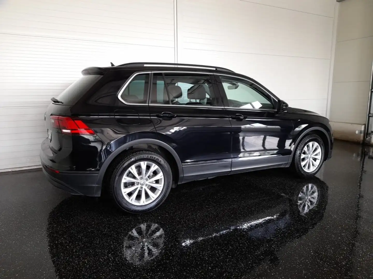 Volkswagen Tiguan CL 2,0 TDI DSG *LED / KAMERA / ERGOAKTIV SITZ / MASSAGE / PARKLENKASS. / KLIMAAUT.* Schwarz - 2