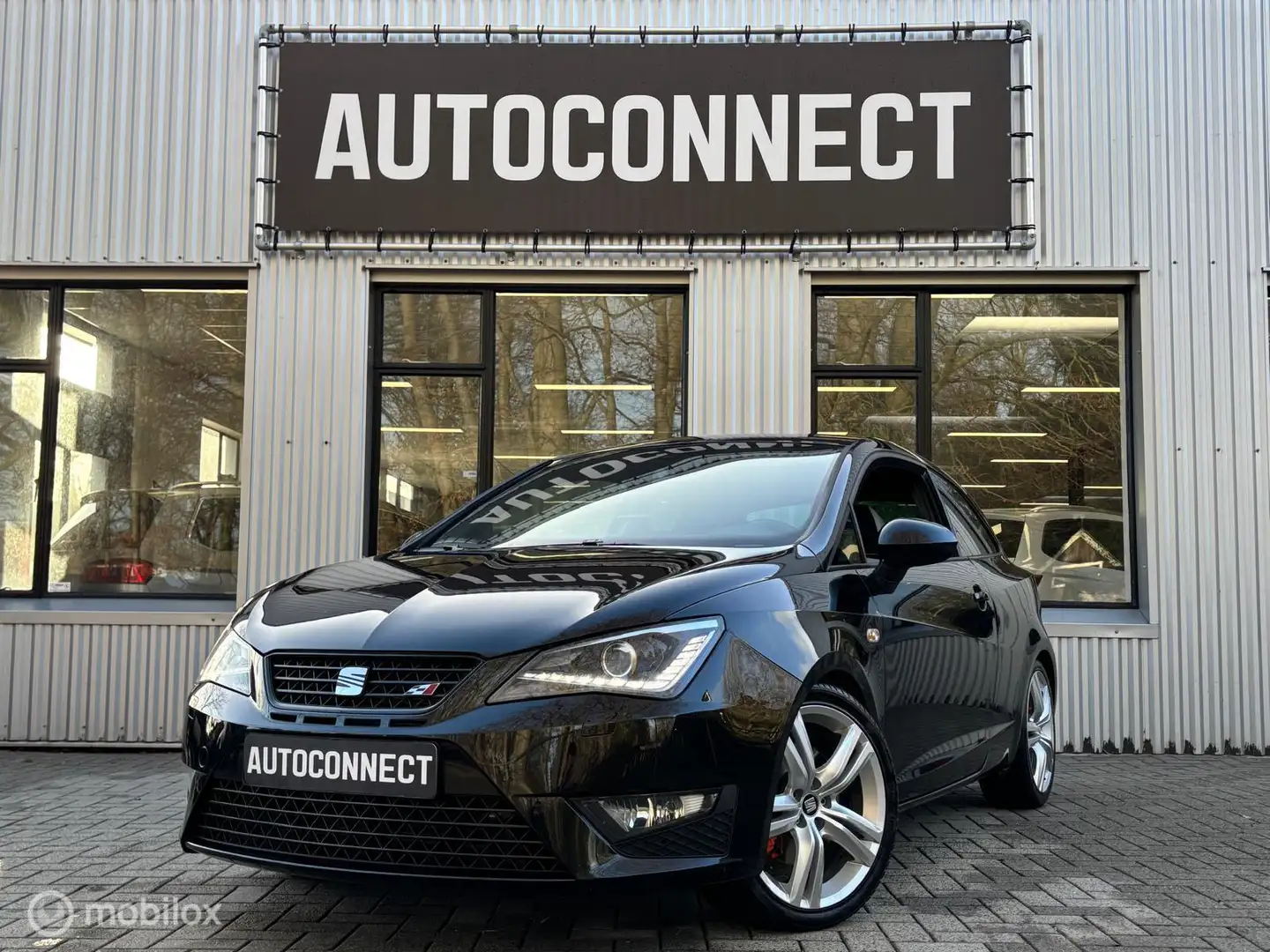SEAT Ibiza SC 1.4 TSI Cupra, NAVI, CRUISE, PDC, LEDER Zwart - 1