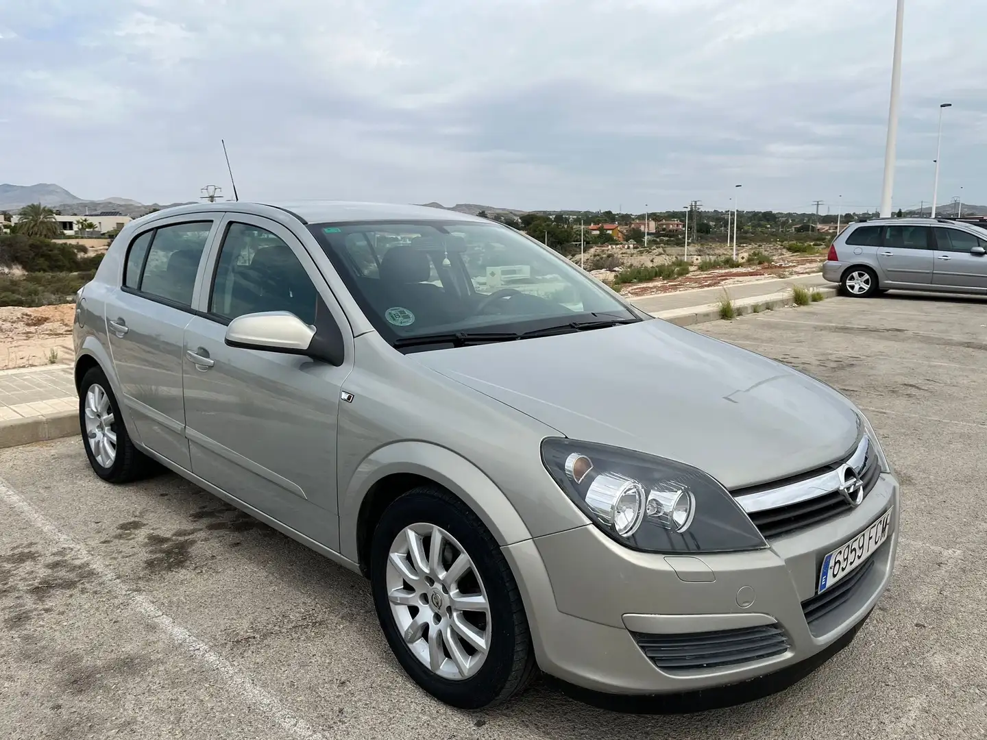 Opel Astra Astra 1.7CDTi Cosmo 100 6vel. Cosmo Beige - 1