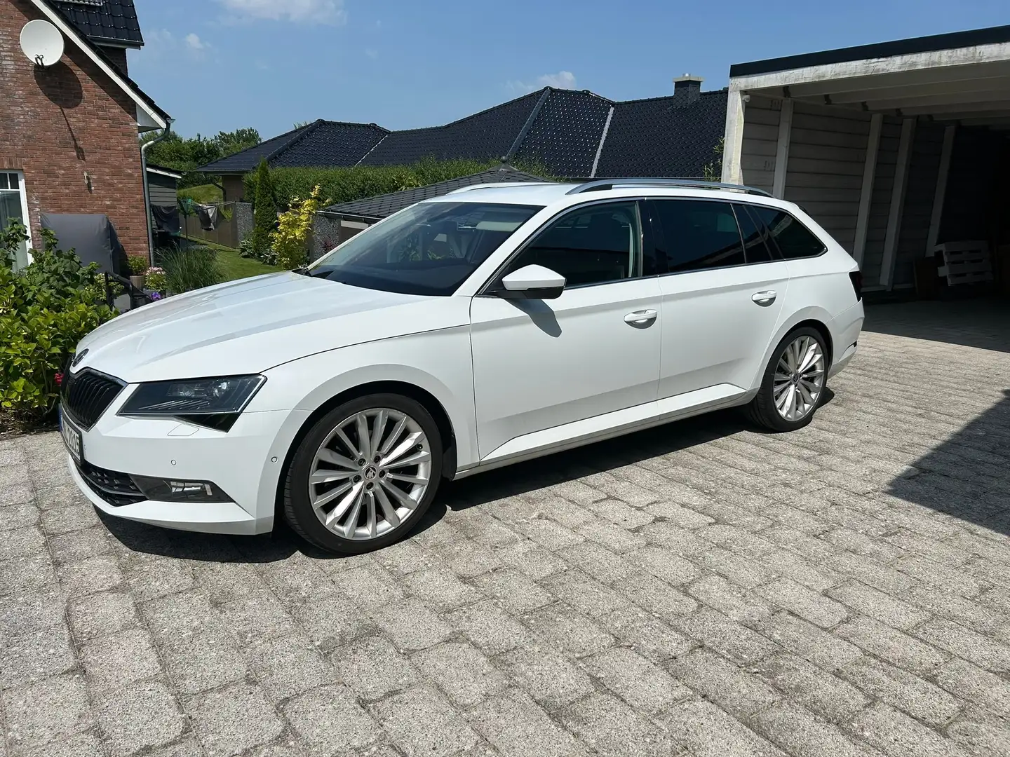 Skoda Superb Superb III Combi Diesel Combi 2.0 TDI DSG Style Weiß - 1