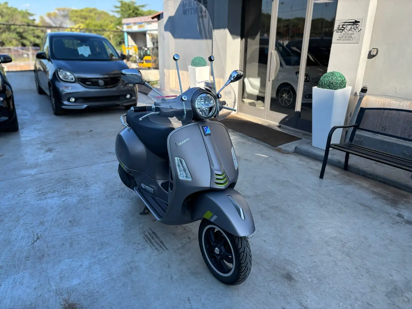Piaggio GTS 300 T~Unipro~Tagliandi Piaggio~Prezzo~Reale Grijs - 1
