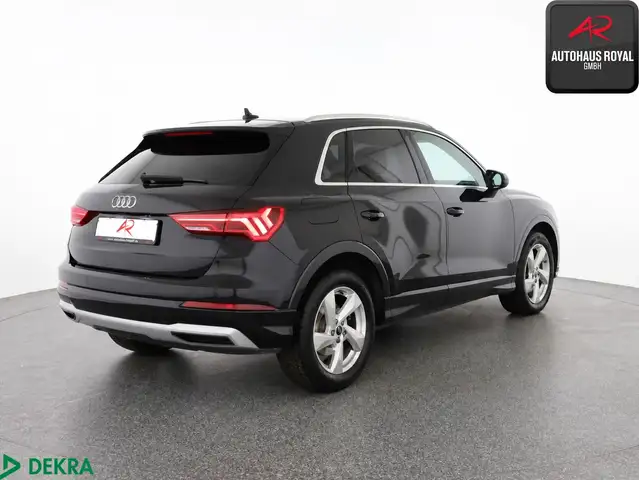 Audi Q3 view 5