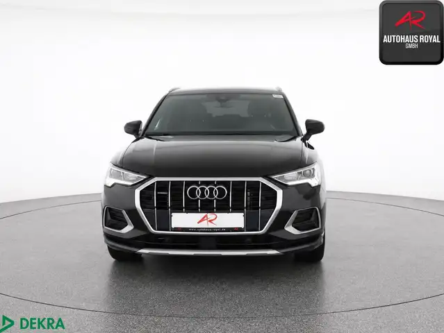 Audi Q3 view 8