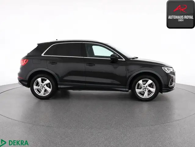 Audi Q3 view 6