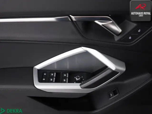 Audi Q3 view 15