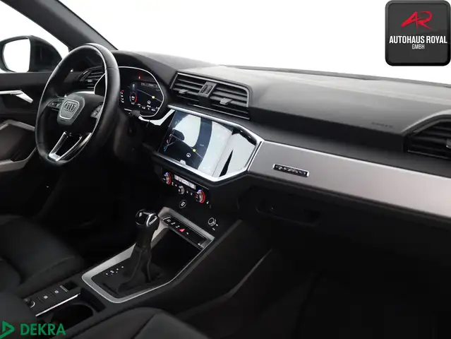 Audi Q3 view 10