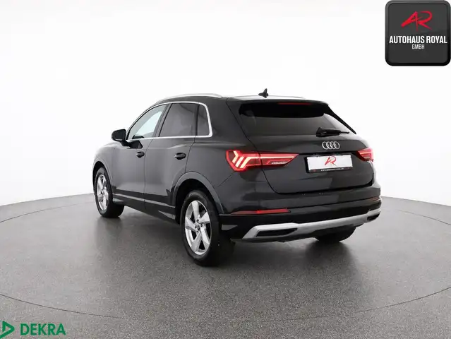 Audi Q3 view 3