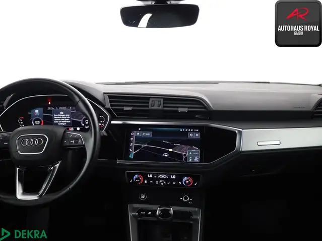 Audi Q3 view 9