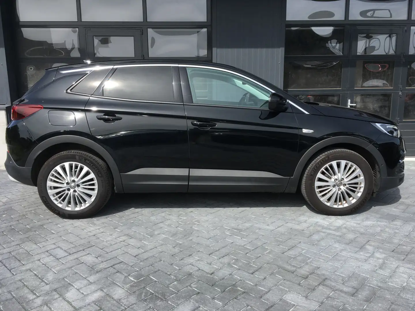 Opel Grandland X 1.2 Turbo Business Executive Zwart - 2
