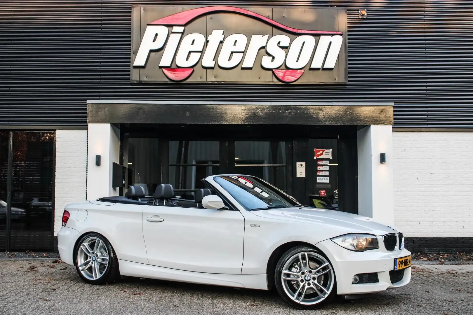 BMW 118 1-serie Cabrio 118i M Pakket ORIGINEEL NL NAP PDC Blanco - 1