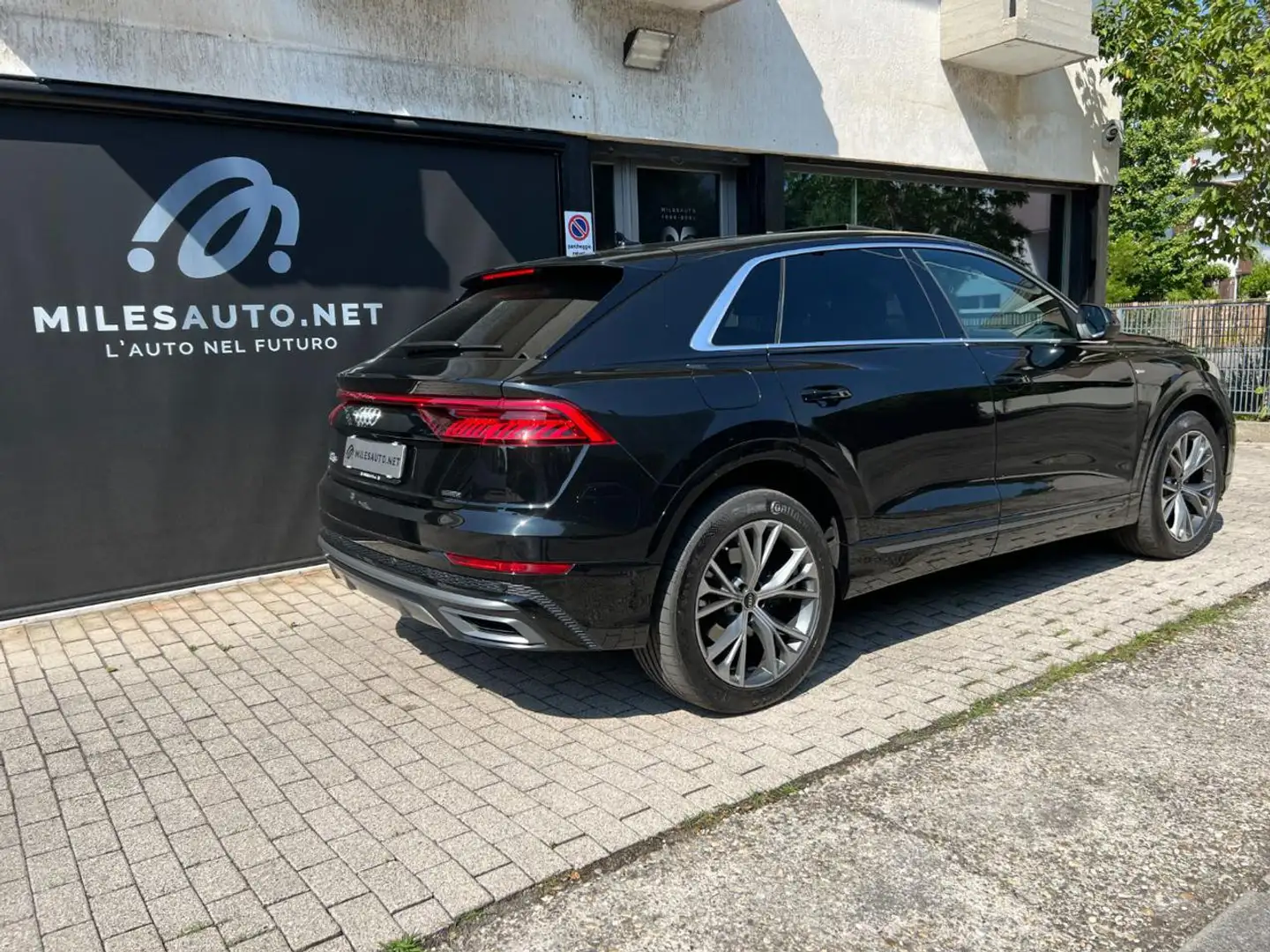 Audi Q8 50 TDI 286 CV 3x S LINE PANORAMA CERCHI 21" Schwarz - 2