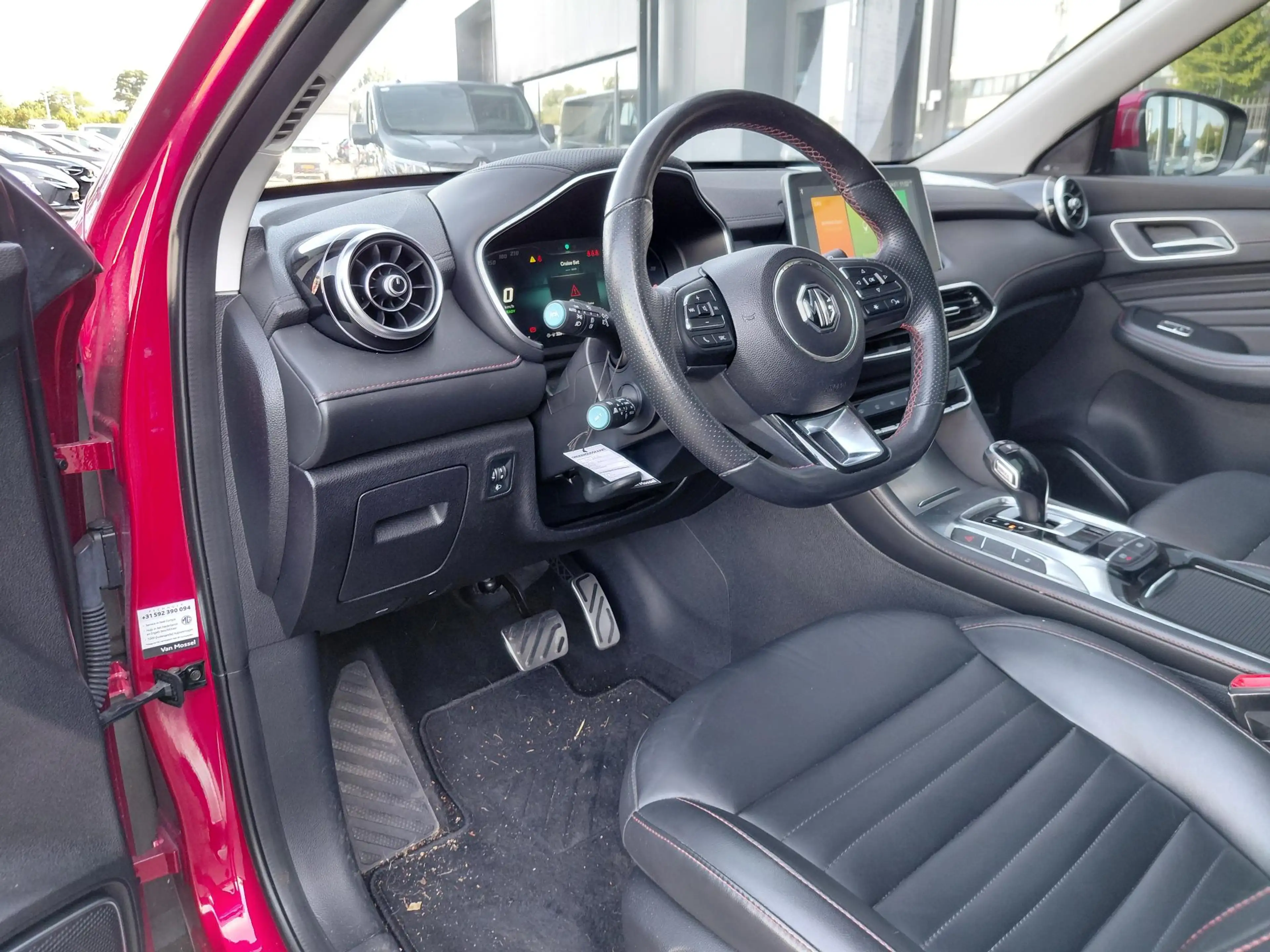 MG EHS 1.5 TGDI Luxury — photo 13