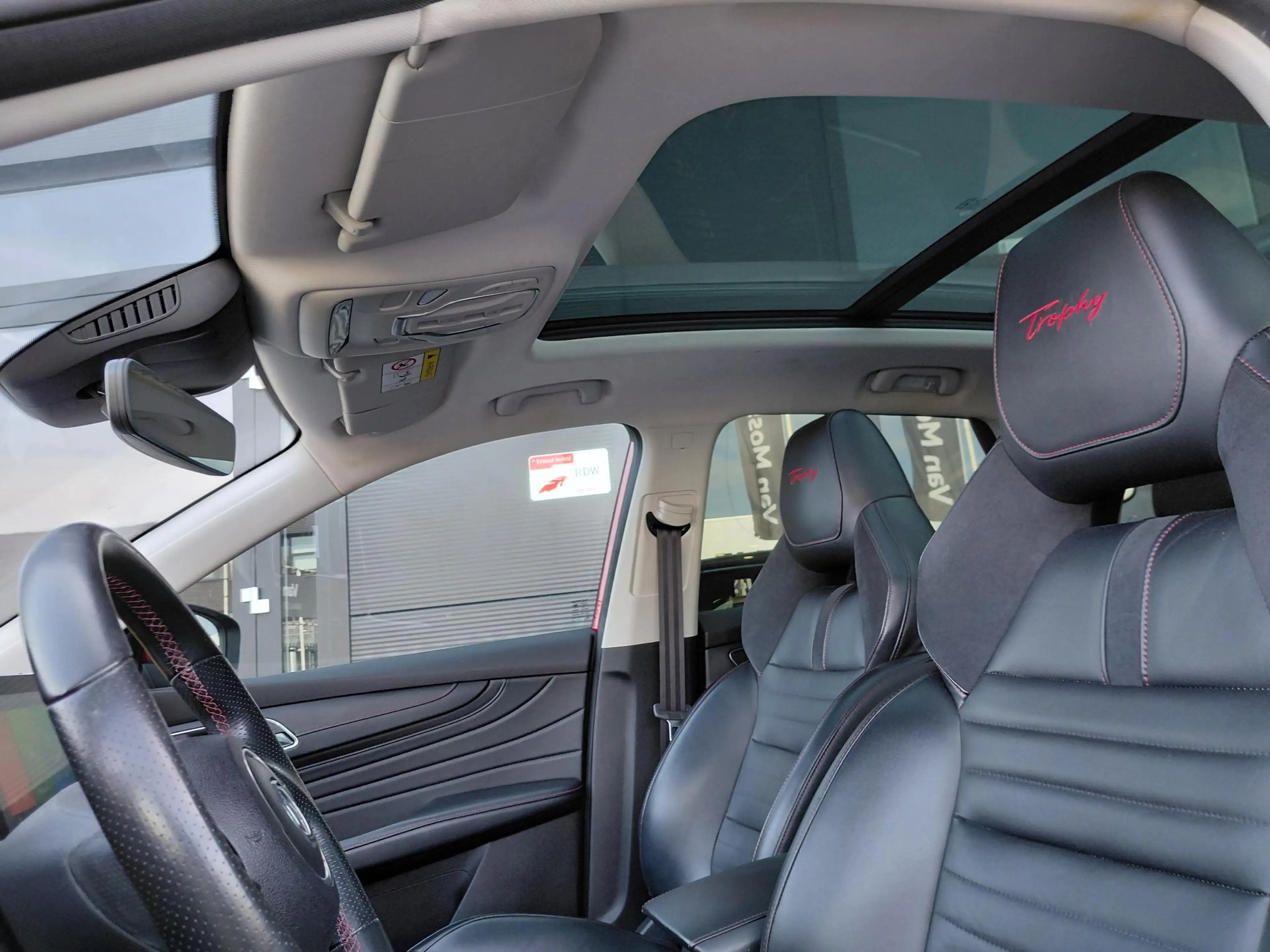 MG EHS 1.5 TGDI Luxury — photo 11