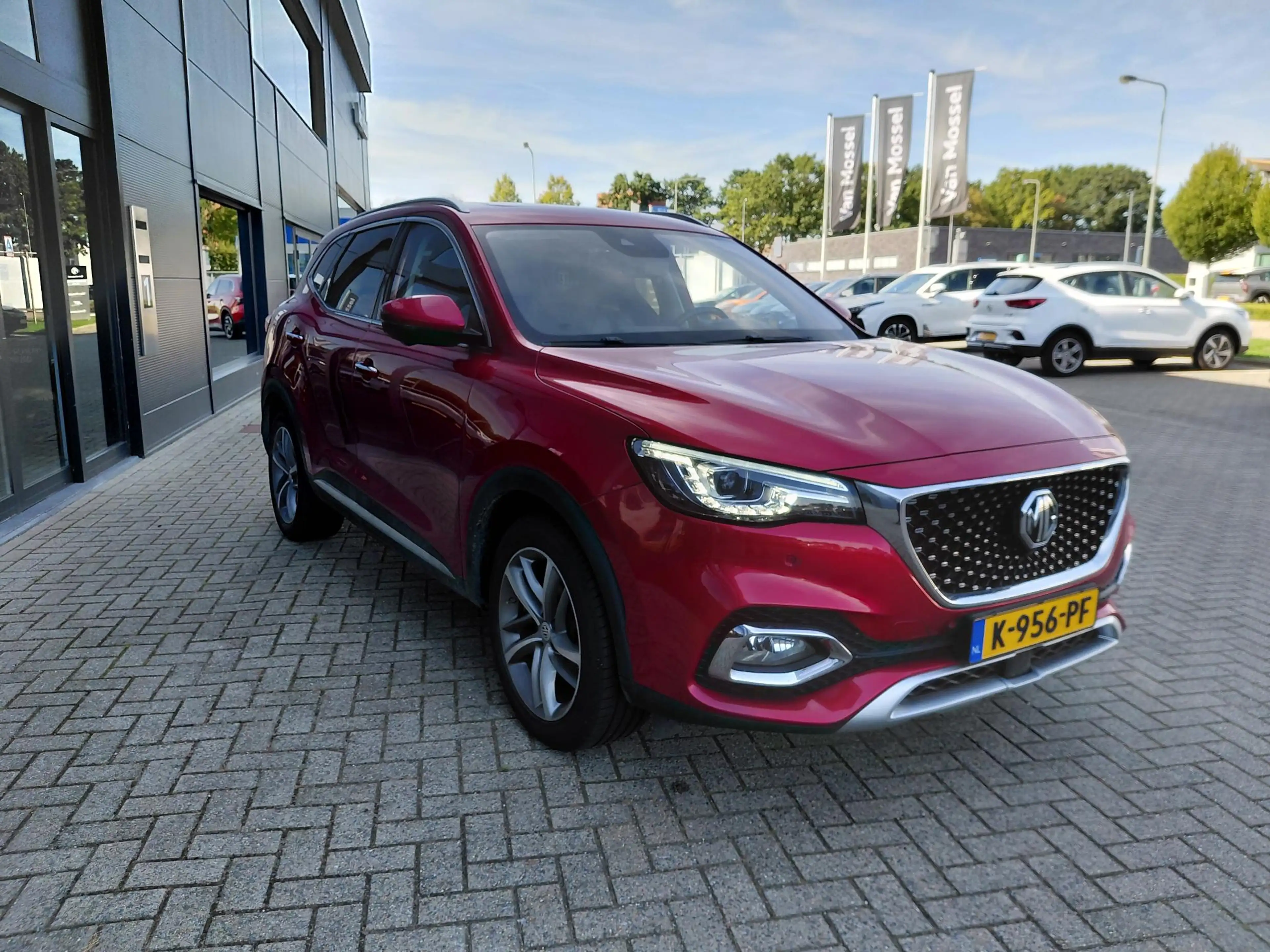 MG EHS 1.5 TGDI Luxury — photo 7