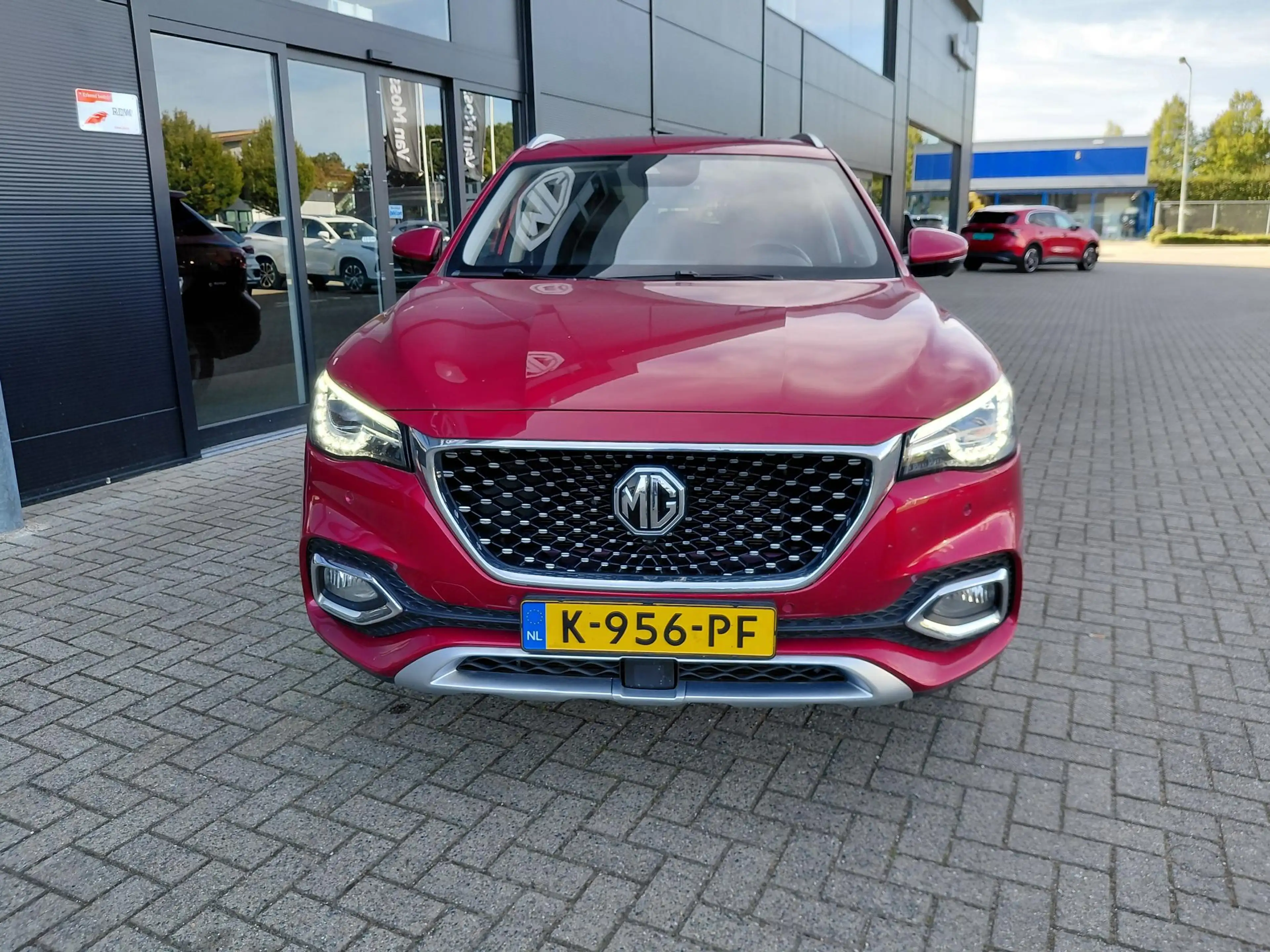 MG EHS 1.5 TGDI Luxury — photo 8
