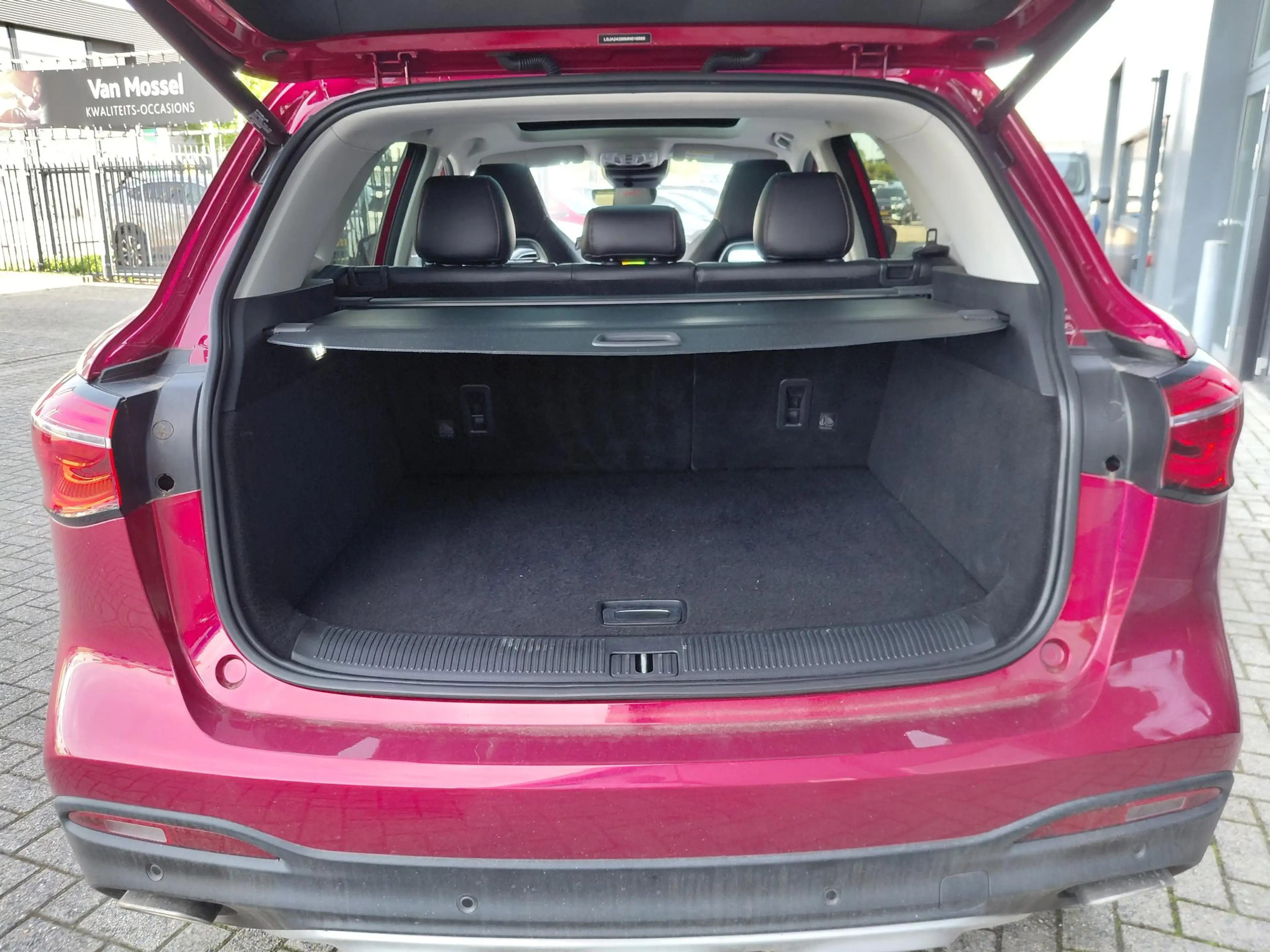 MG EHS 1.5 TGDI Luxury — photo 10