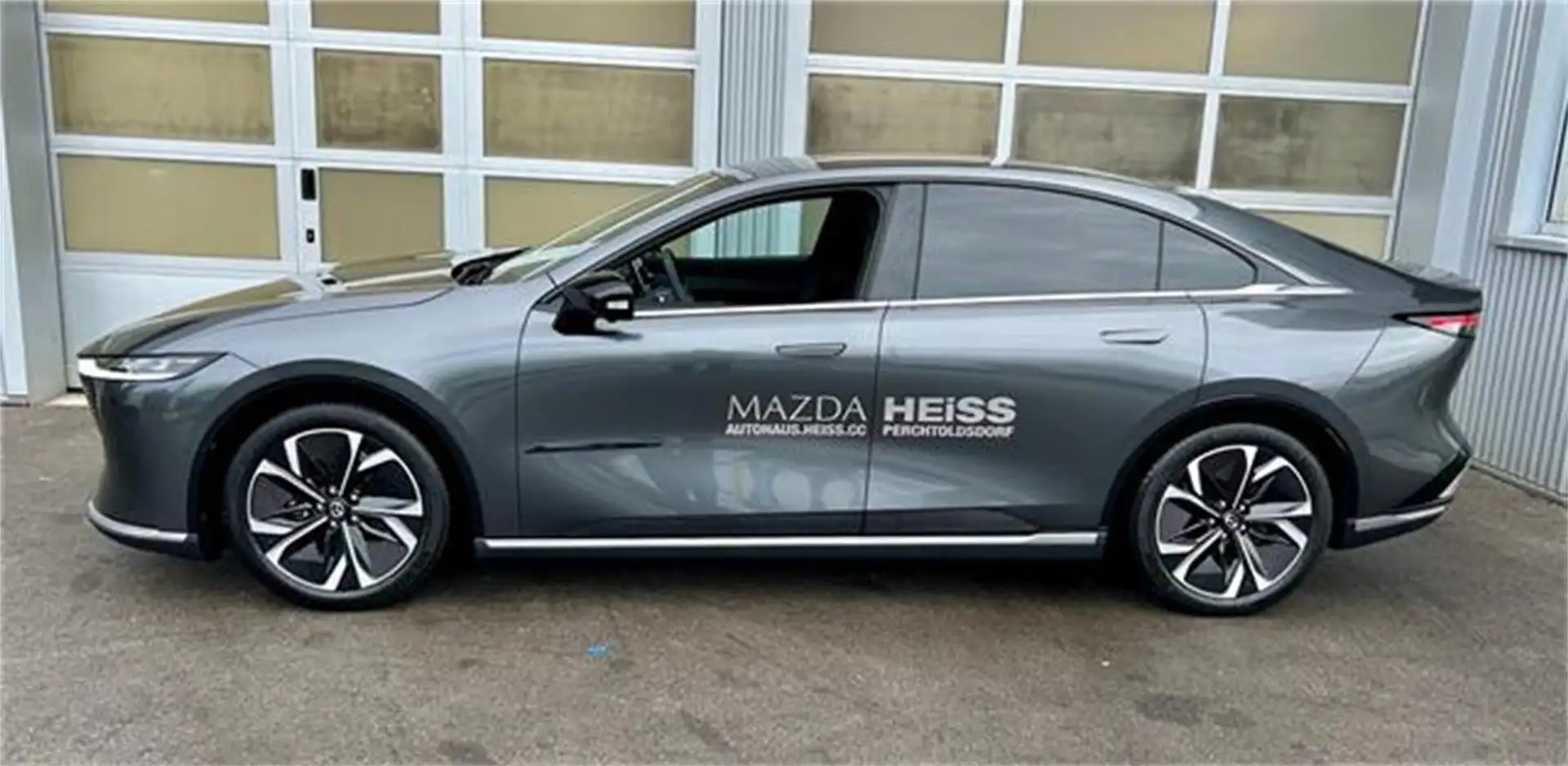 Mazda 6e 68,8kWh SR Takumi mit schwarzem Innenraum / Sch Grau - 2