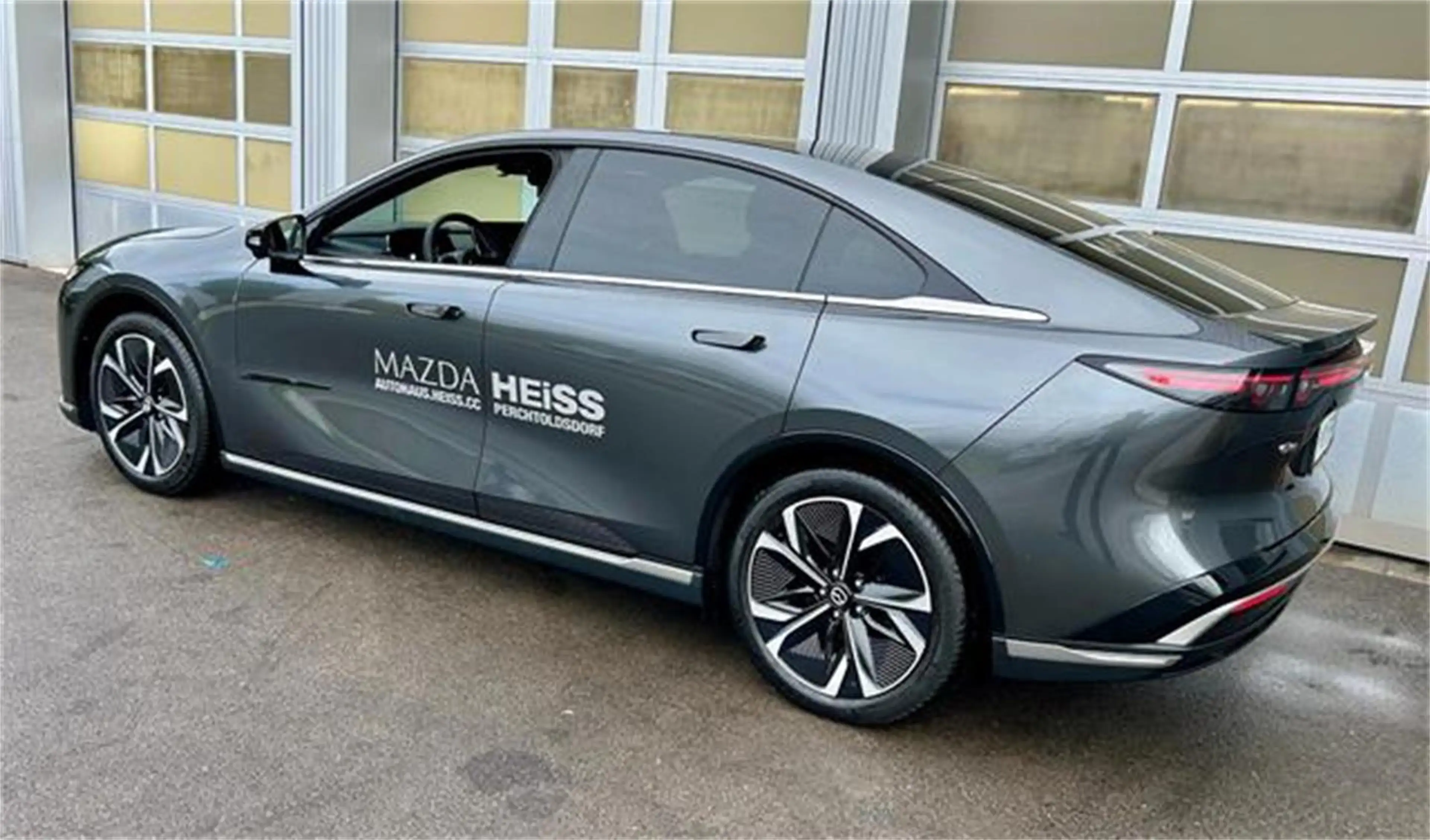 Mazda 6e 68,8kWh SR Takumi mit schwarzem Innenraum / Sch — photo 3