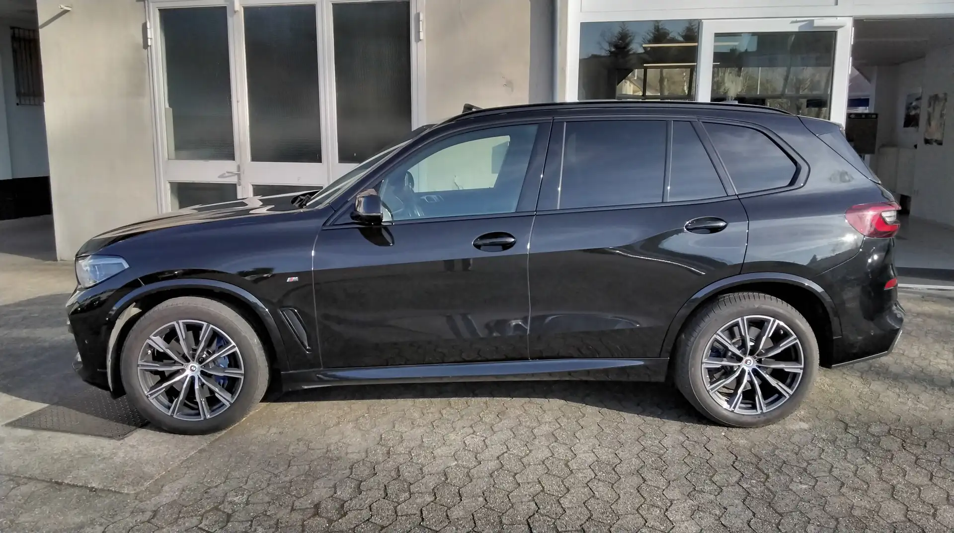 BMW X5 xDrive 30 d M Sport AHK LASER PANO HeadUp Schwarz - 2