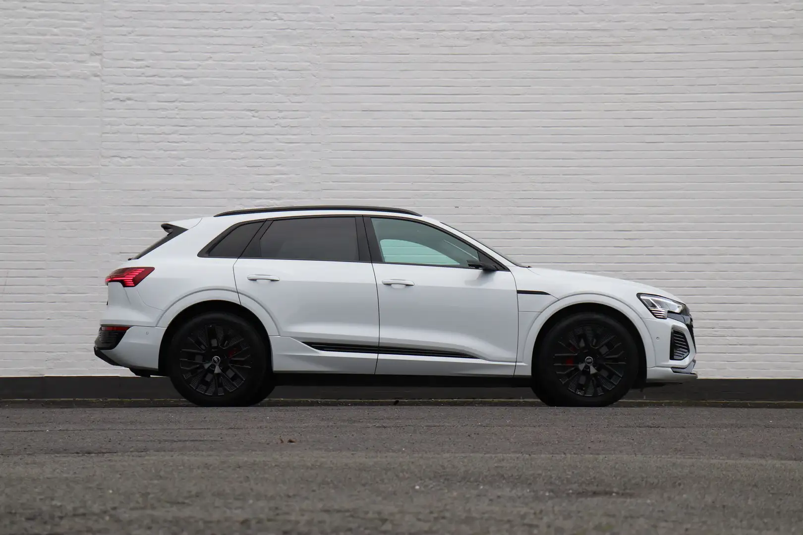 Audi Q8 e-tron 55 Quattro S-line - Pano/Memory/Keyless/360/Shadow Alb - 2