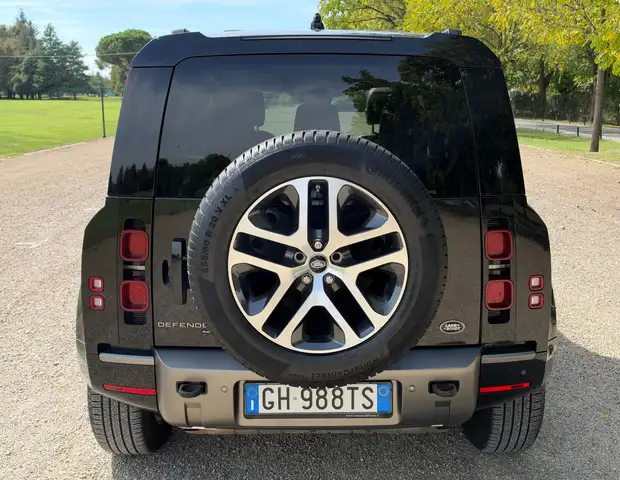 Land Rover Defender view 5