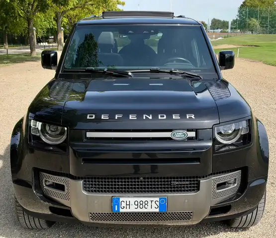 Land Rover Defender view 4