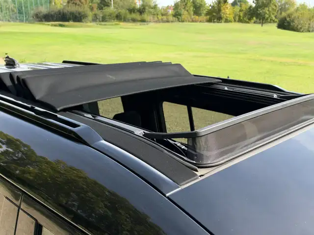 Land Rover Defender view 9