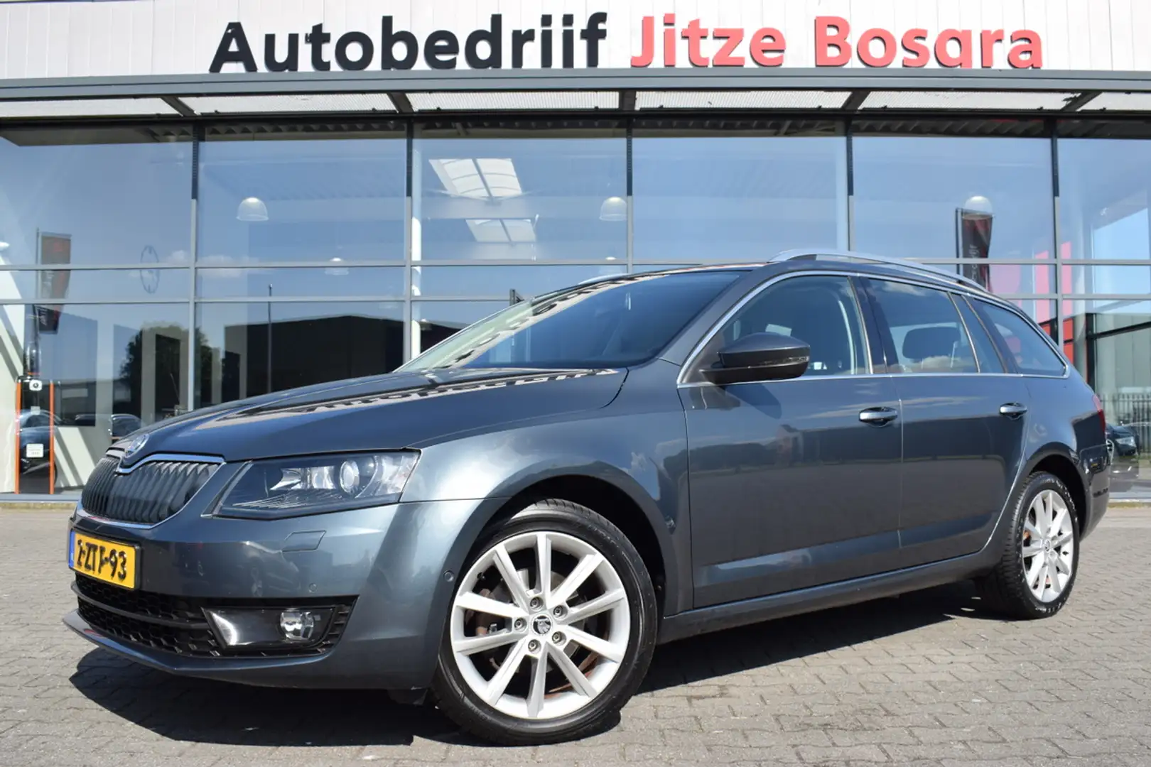 Skoda Octavia Combi 1.2 TSi Greentech Elegance Businessline Bi-X Grijs - 1