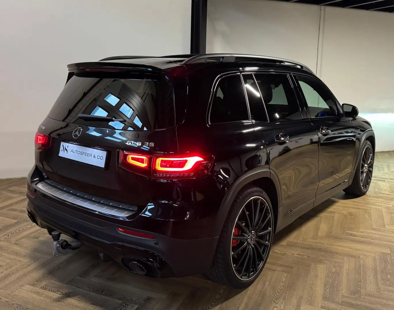 Mercedes-Benz GLB 35 AMG 4MATIC PANO KEYLESS 360' vol! Zwart - 2