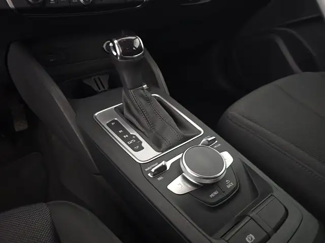 Audi Q2 view 12