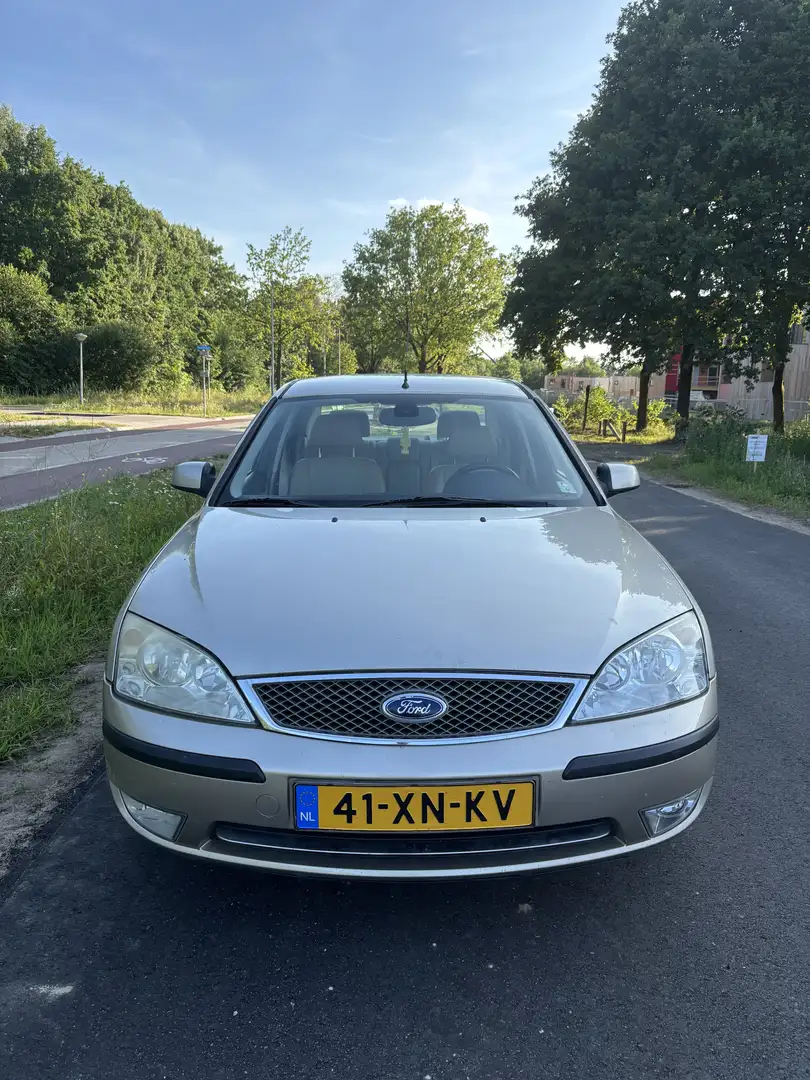 Ford Mondeo 2.5 V6 Ghia Beige - 1