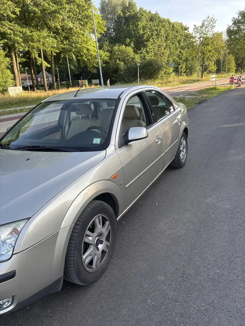 Ford Mondeo 2.5 V6 Ghia Beige - 2