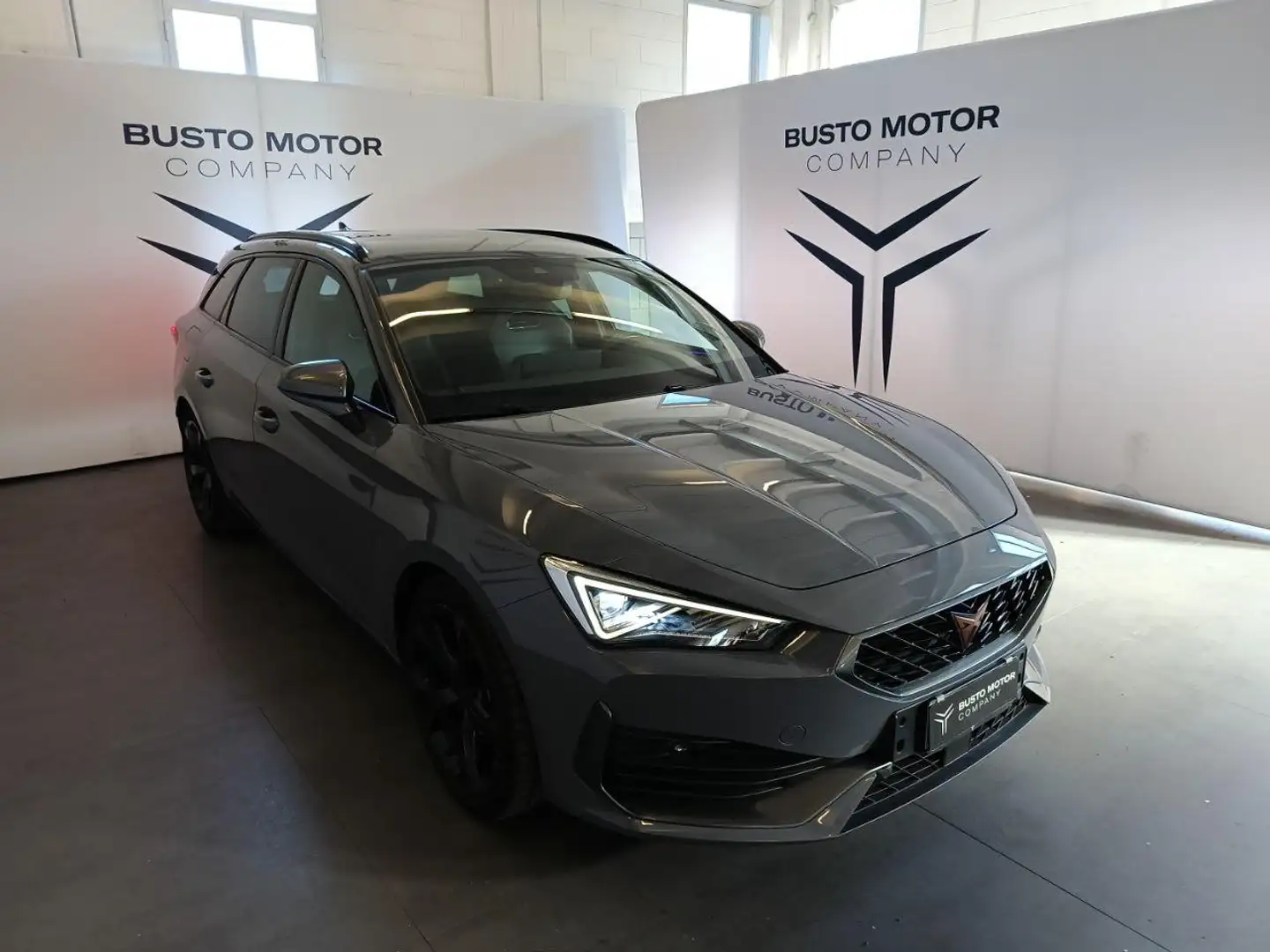 CUPRA Leon Sportstourer 1.5 Hybrid 150 CV DSG Grau - 1