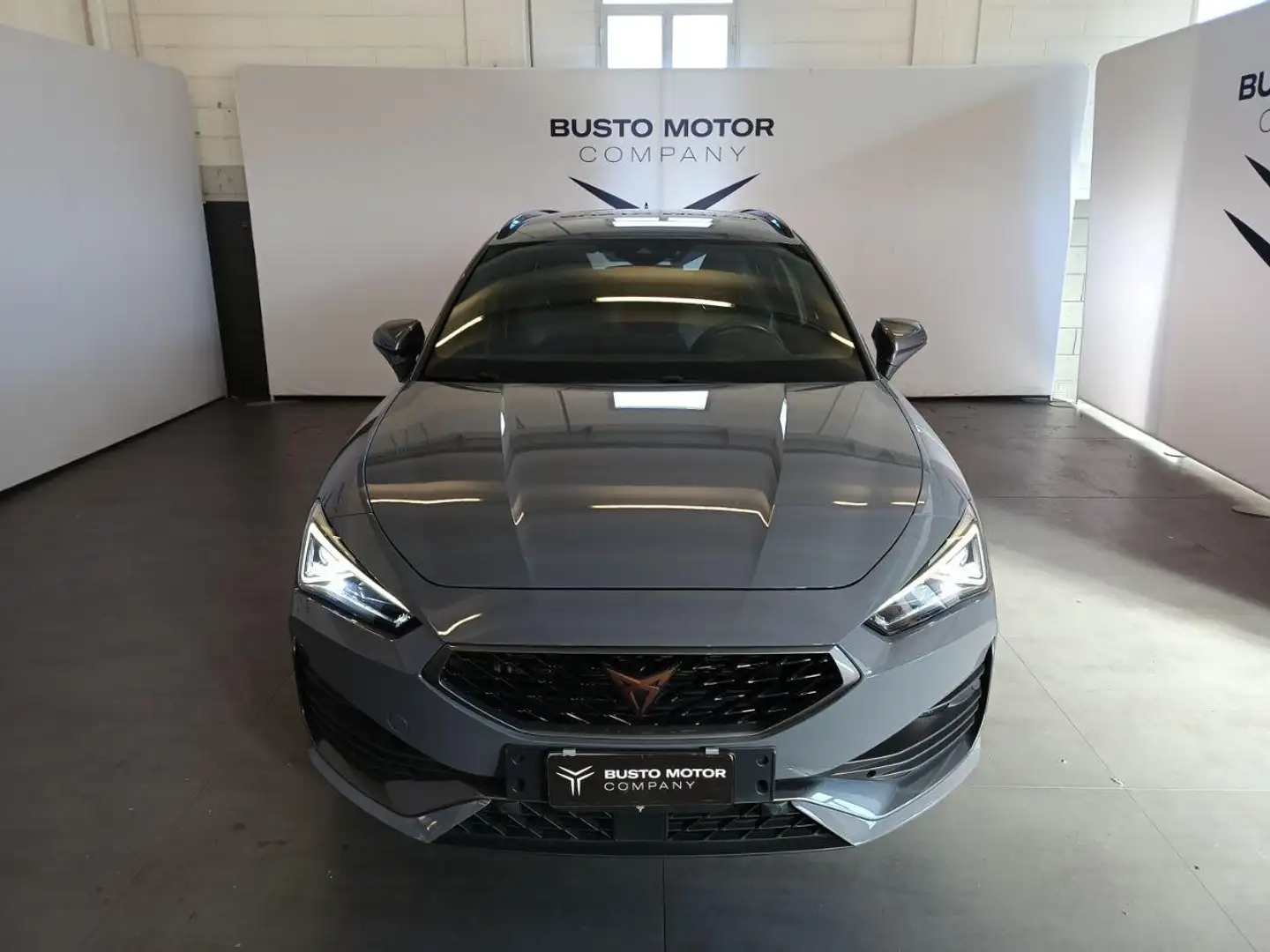 CUPRA Leon Sportstourer 1.5 Hybrid 150 CV DSG Grau - 2