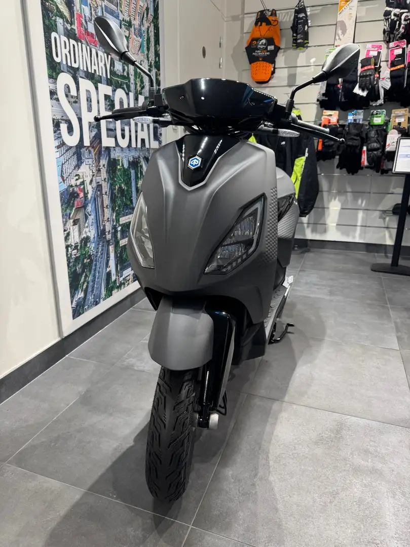 Piaggio Gris - 2